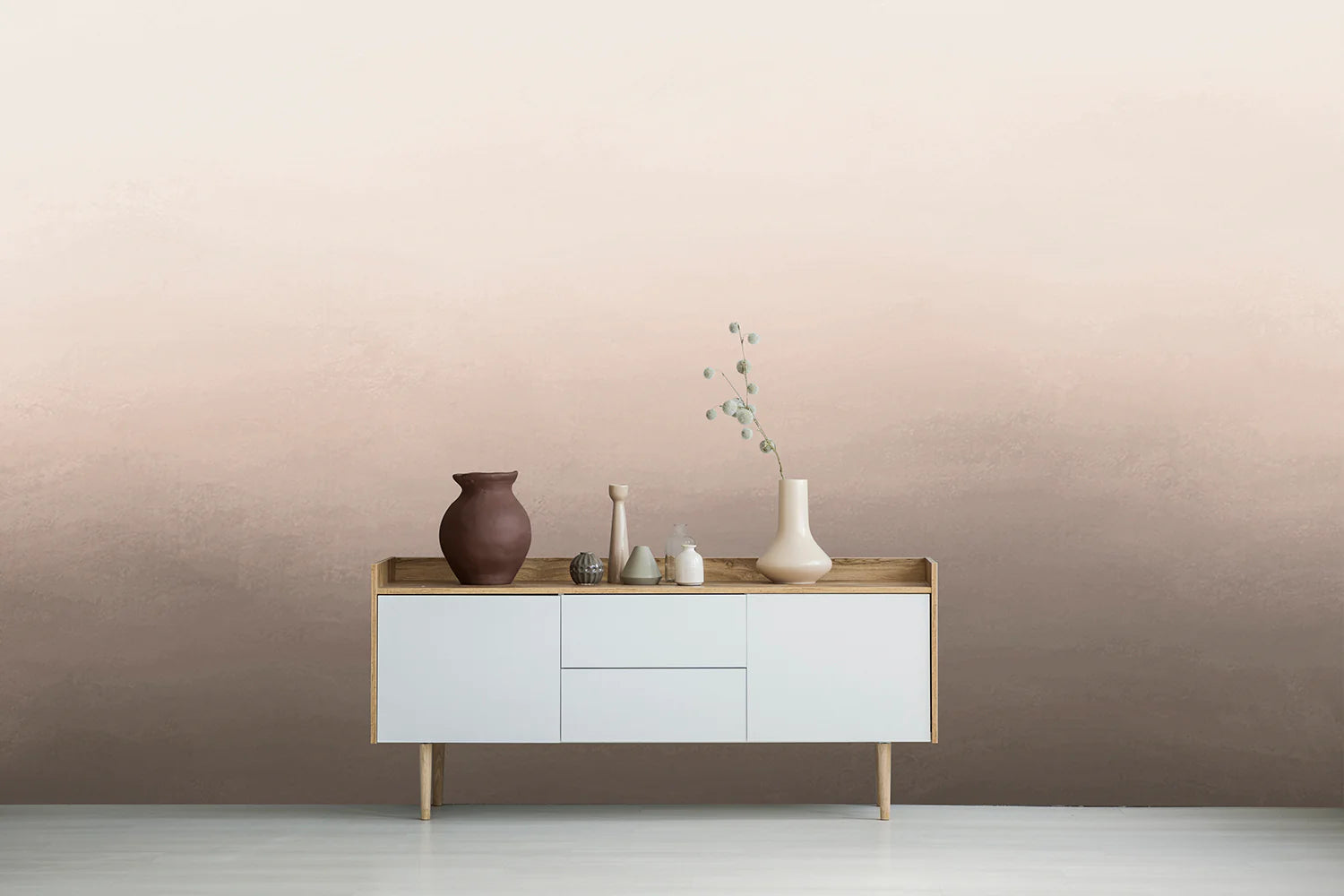 HC-Blake_Horizon_Ombre_Mural_Wallpaper-Sand-Interior1.webp