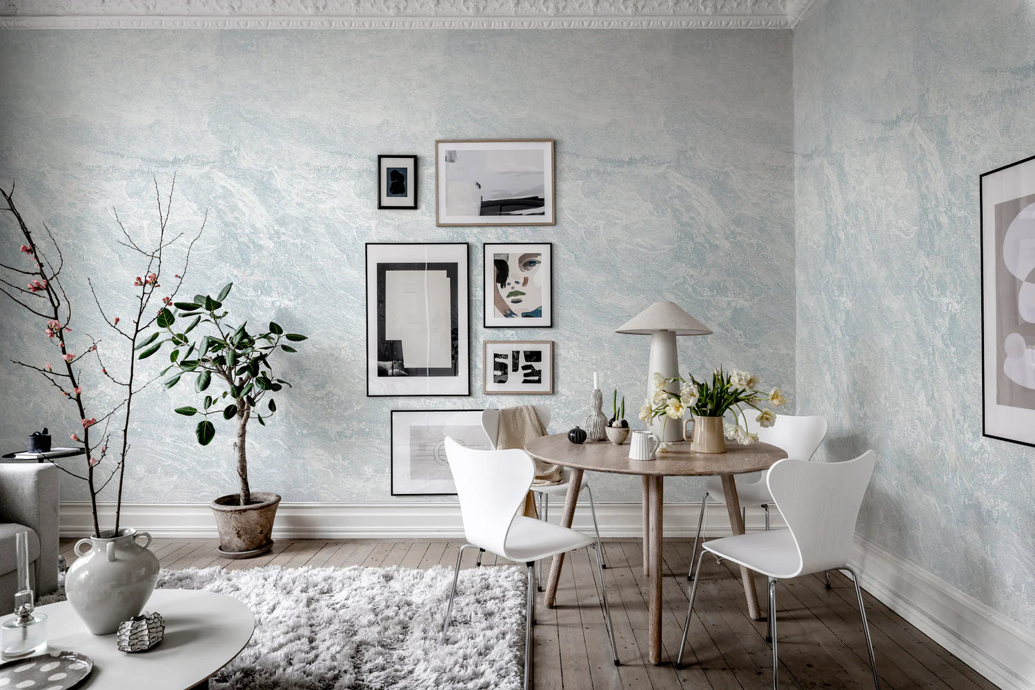 HC-Breeze_Waves_Mural_Wallpaper-Blue-Interior2-30112023.webp