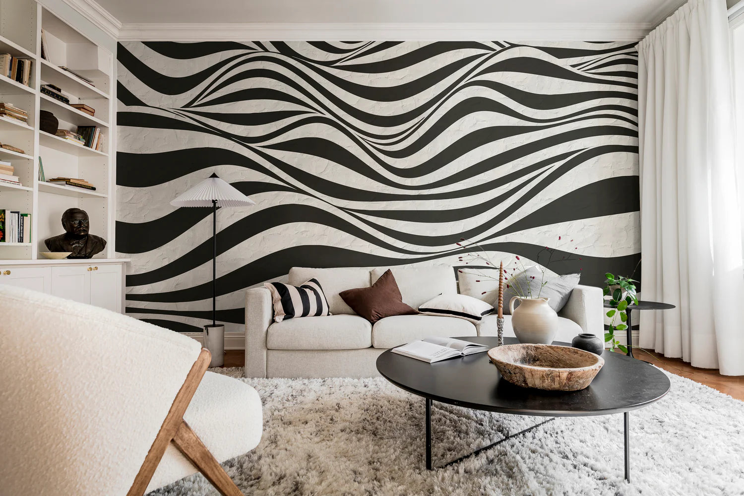 HC-Graphic_Hills_Wallpaper-Black-Interior2-29112023.webp